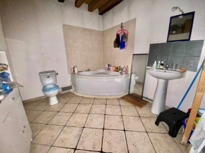 Boutique + appartartement A VENDRE - LA CROIX EN BRIE - 96 m2 - 162000€