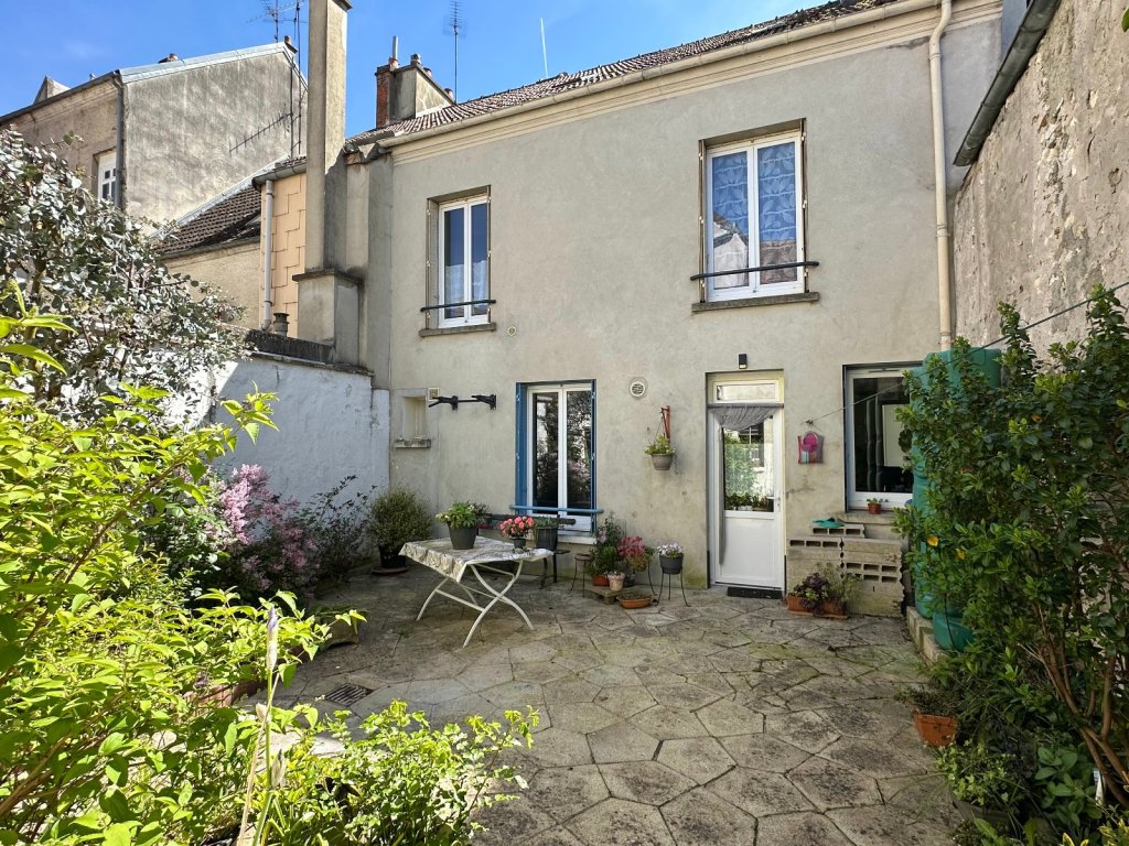 Maison de Ville A VENDRE - LA FERTE GAUCHER - 125 m2 - 164 000 &euro;