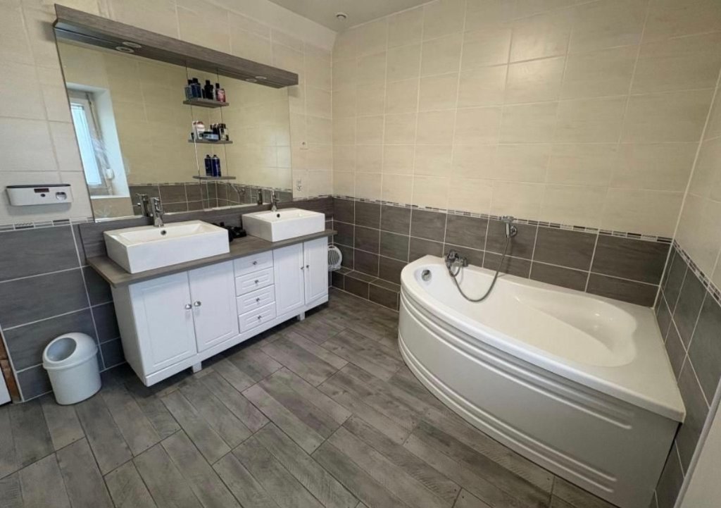 MAISON A VENDRE - LA FERTE GAUCHER - 145 m2 - 263 000 &euro;