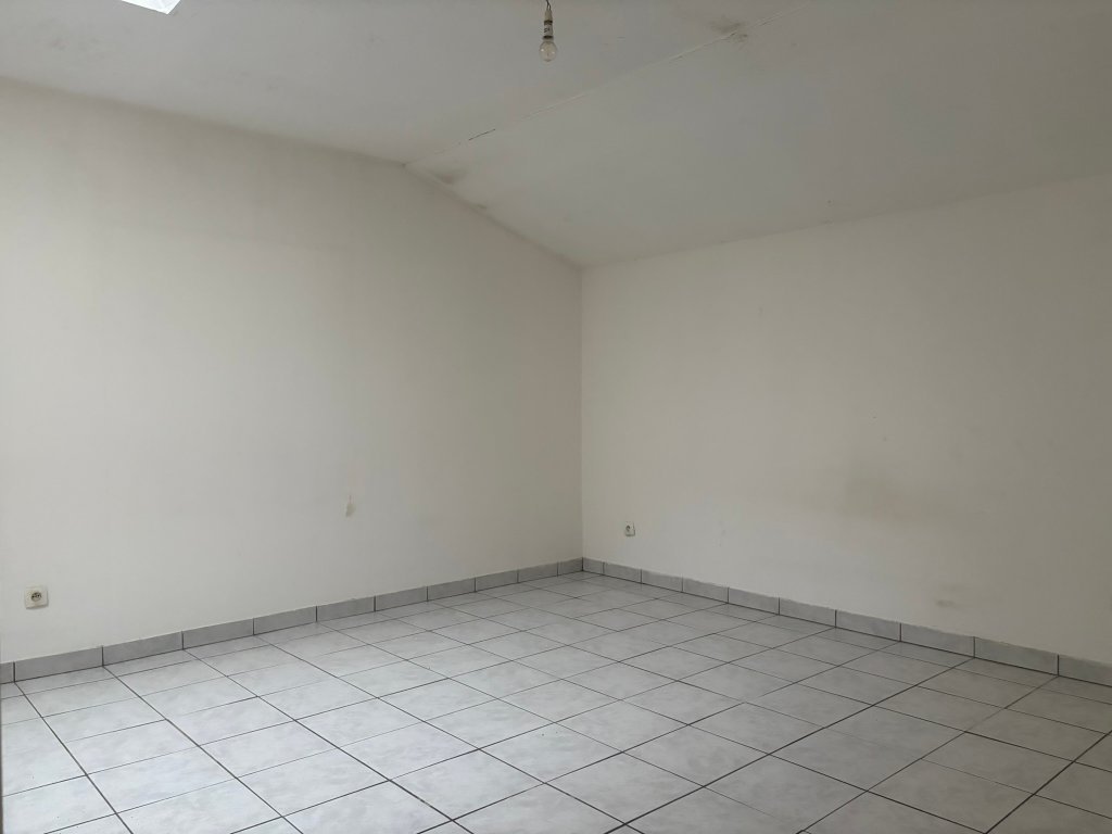 ENSEMBLE IMMOBILIER - 4 logements A VENDRE - LA FERTE GAUCHER - 240 m2 - 316 000 &euro;