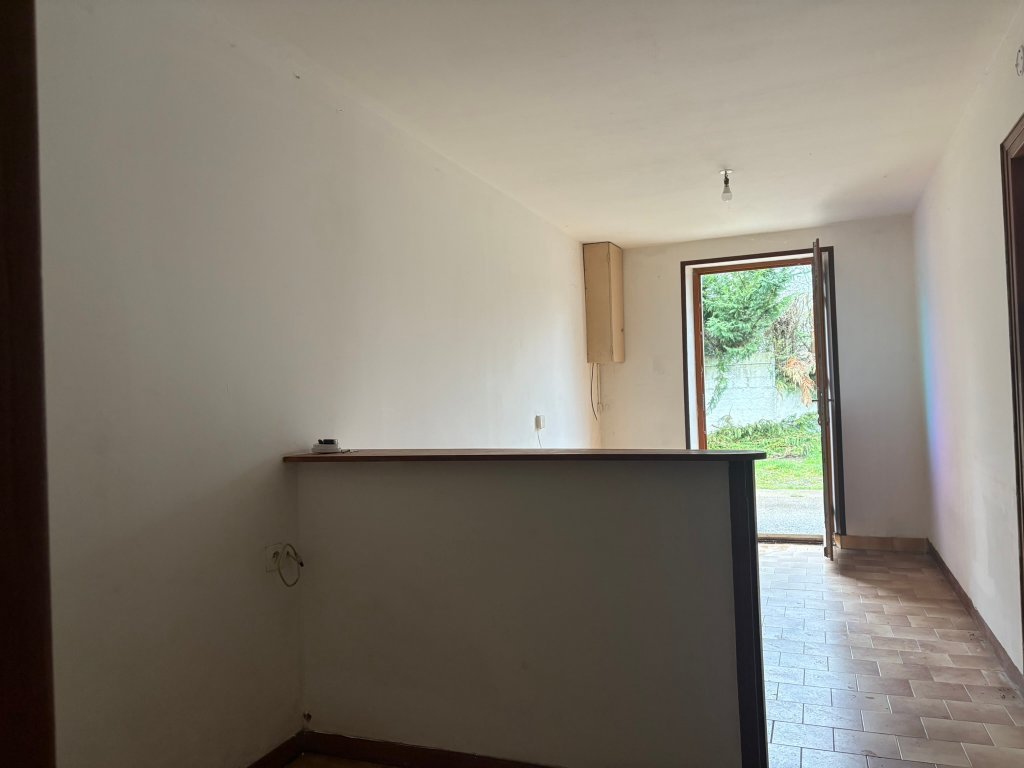 ENSEMBLE IMMOBILIER - 4 logements A VENDRE - LA FERTE GAUCHER - 240 m2 - 316 000 &euro;