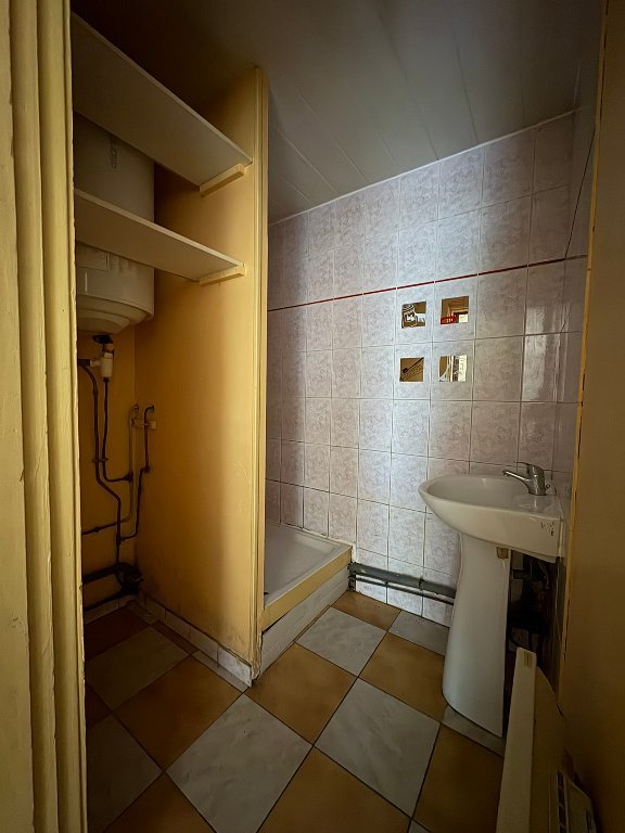 ENSEMBLE IMMOBILIER - 4 logements A VENDRE - LA FERTE GAUCHER - 240 m2 - 316 000 &euro;