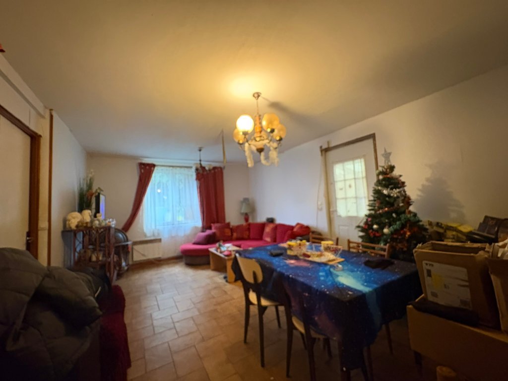 ENSEMBLE IMMOBILIER - 4 logements A VENDRE - LA FERTE GAUCHER - 240 m2 - 316 000 &euro;