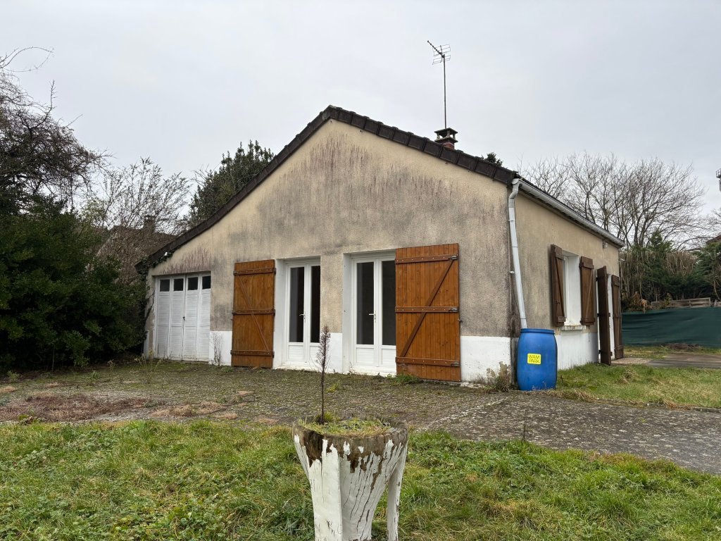 ENSEMBLE IMMOBILIER - 4 logements A VENDRE - LA FERTE GAUCHER - 240 m2 - 316 000 &euro;