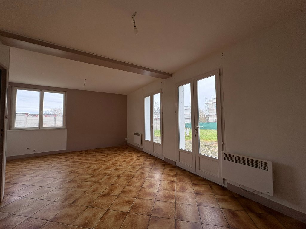 ENSEMBLE IMMOBILIER - 4 logements A VENDRE - LA FERTE GAUCHER - 240 m2 - 316 000 &euro;