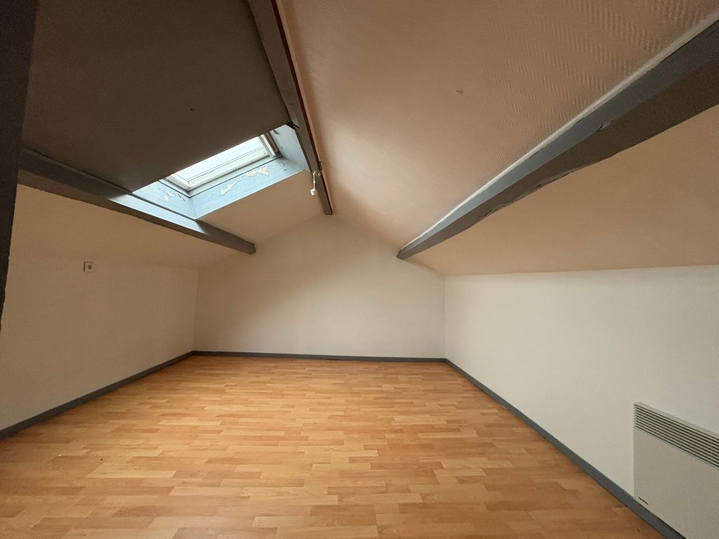 ENSEMBLE IMMOBILIER - 4 logements A VENDRE - LA FERTE GAUCHER - 240 m2 - 316 000 &euro;