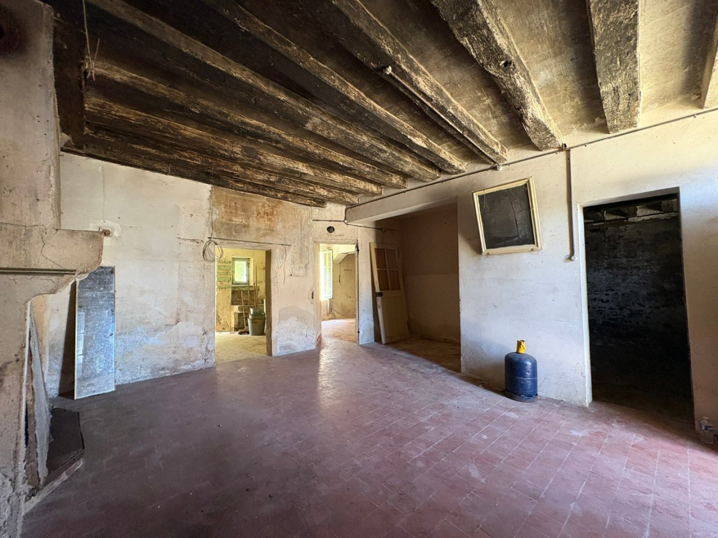 MAISON A RENOVER A VENDRE - LA FERTE GAUCHER - 90 m2 - 88 000 &euro;