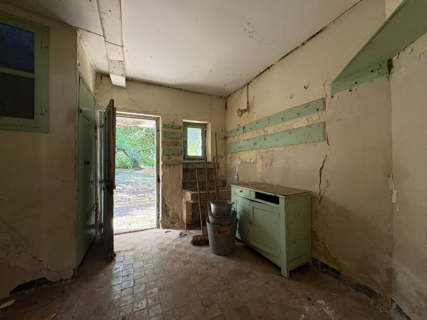 MAISON A RENOVER A VENDRE - LA FERTE GAUCHER - 90 m2 - 88 000 &euro;