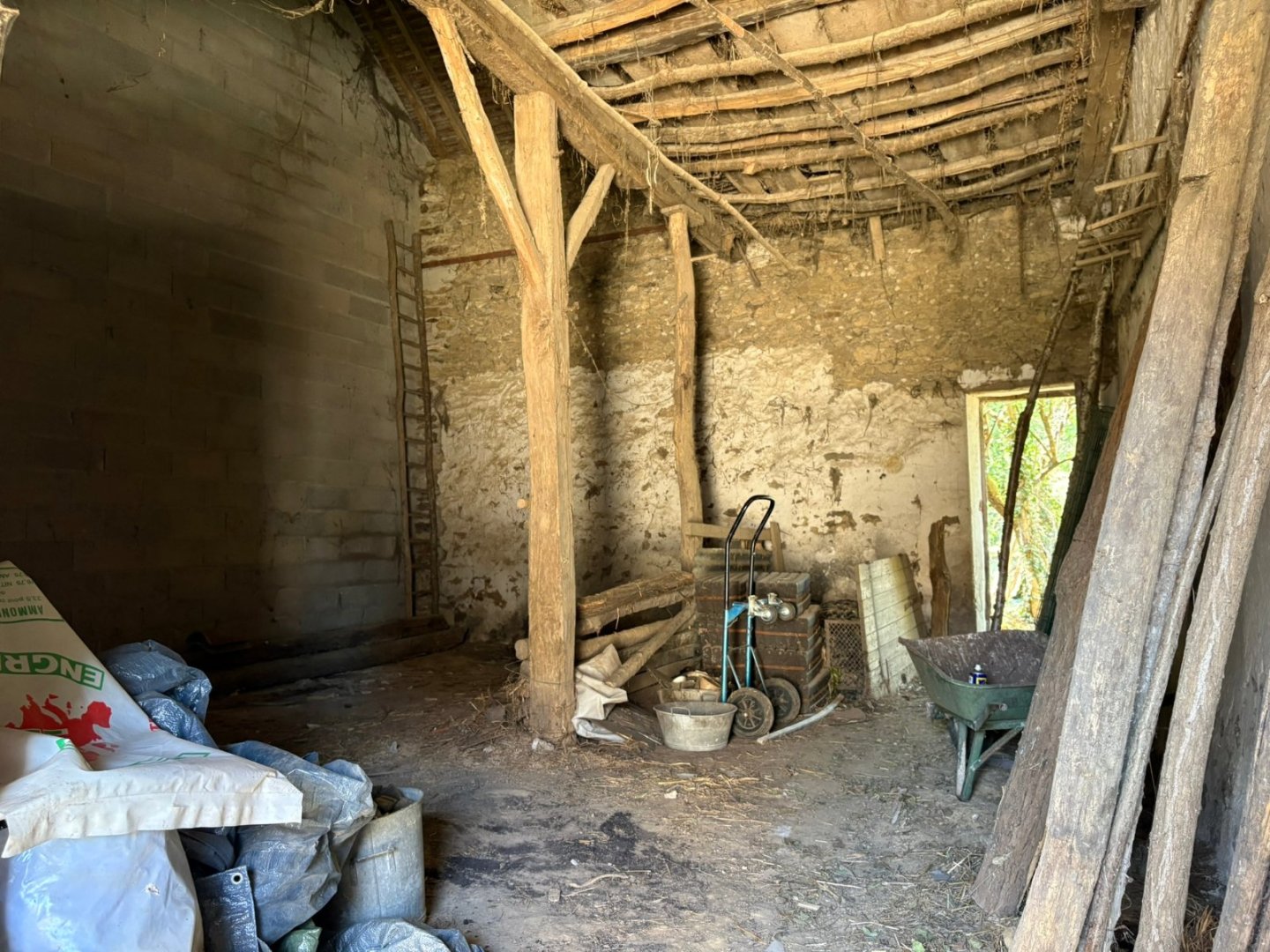 MAISON A RENOVER A VENDRE - LA FERTE GAUCHER - 90 m2 - 88 000 &euro;