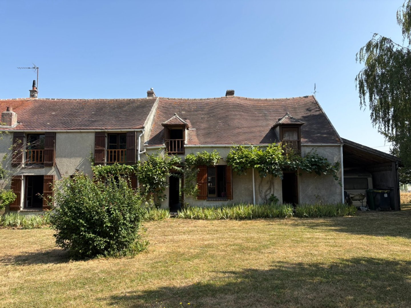 MAISON DE CAMPAGNE A VENDRE - LA FERTE GAUCHER - 180 m2 - 192 000 &euro;