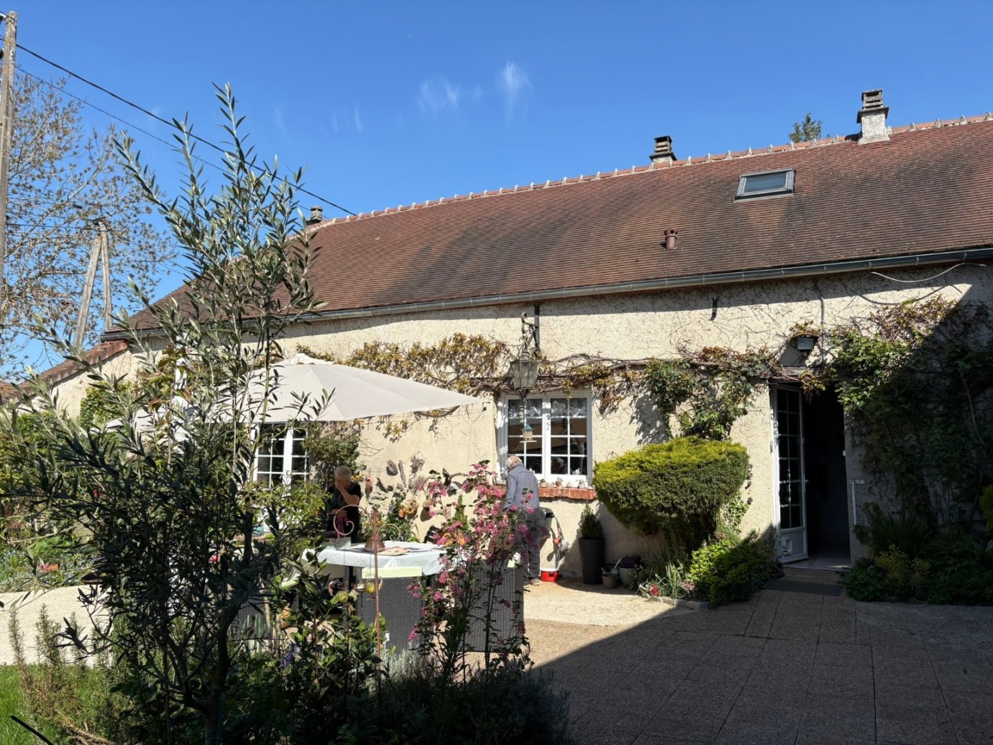 LONGERE EN L A VENDRE - LA FERTE GAUCHER - 235 m2 - 341 000 &euro;