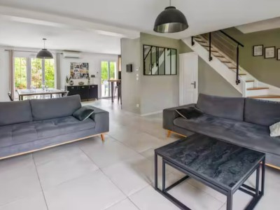 MAISON TRADITIONNELLE A VENDRE - LE PLESSIS FEU AUSSOUX - 158 m2 - 385 000 €