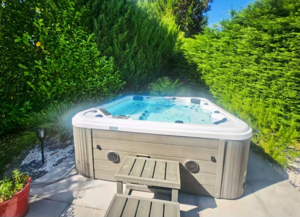 MAISON TRADITIONNELLE - LE PLESSIS FEU AUSSOUX - 158 m2 - VENDU