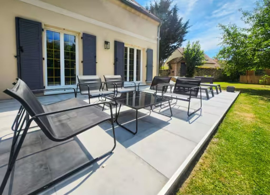 MAISON TRADITIONNELLE - LE PLESSIS FEU AUSSOUX - 158 m2 - VENDU