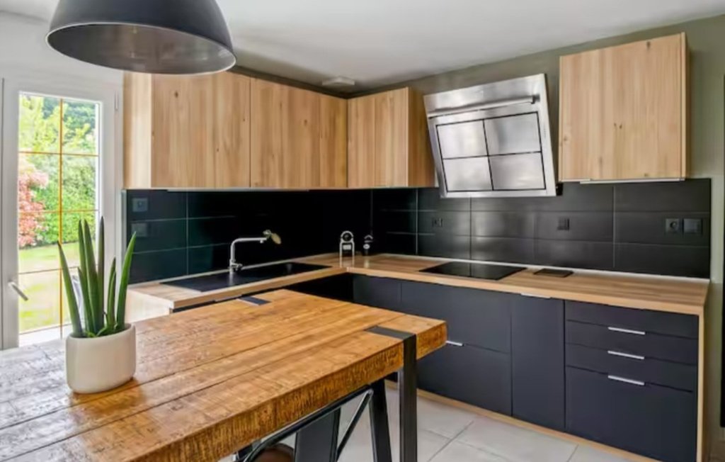 MAISON TRADITIONNELLE - LE PLESSIS FEU AUSSOUX - 158 m2 - VENDU