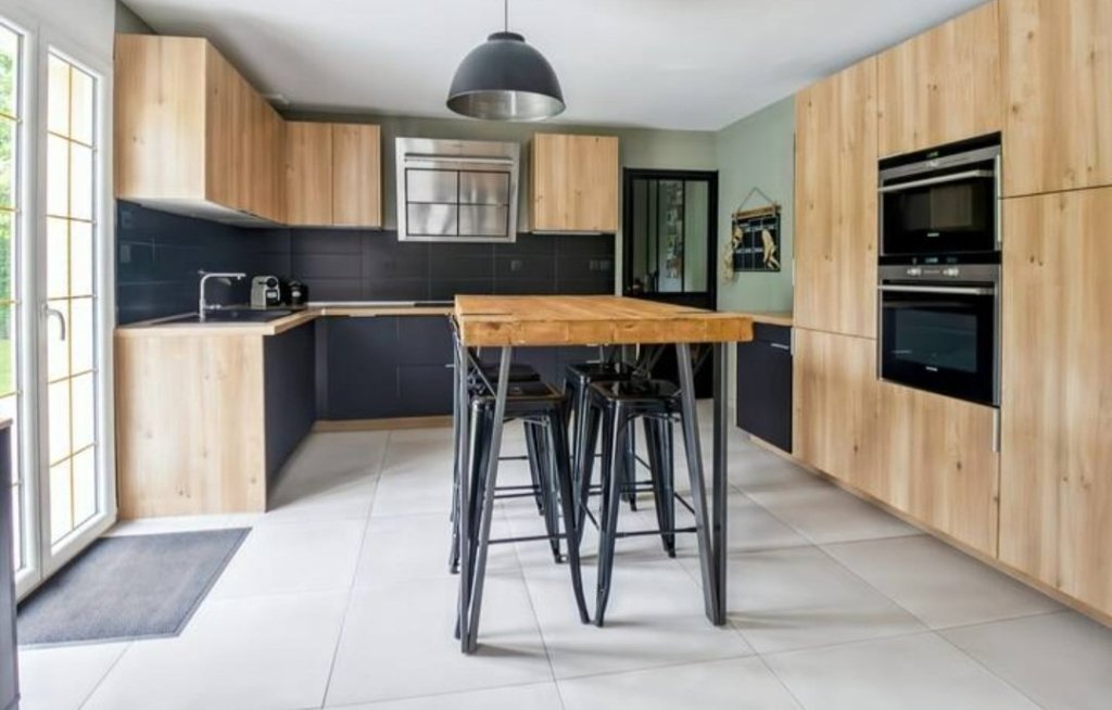 MAISON TRADITIONNELLE - LE PLESSIS FEU AUSSOUX - 158 m2 - VENDU