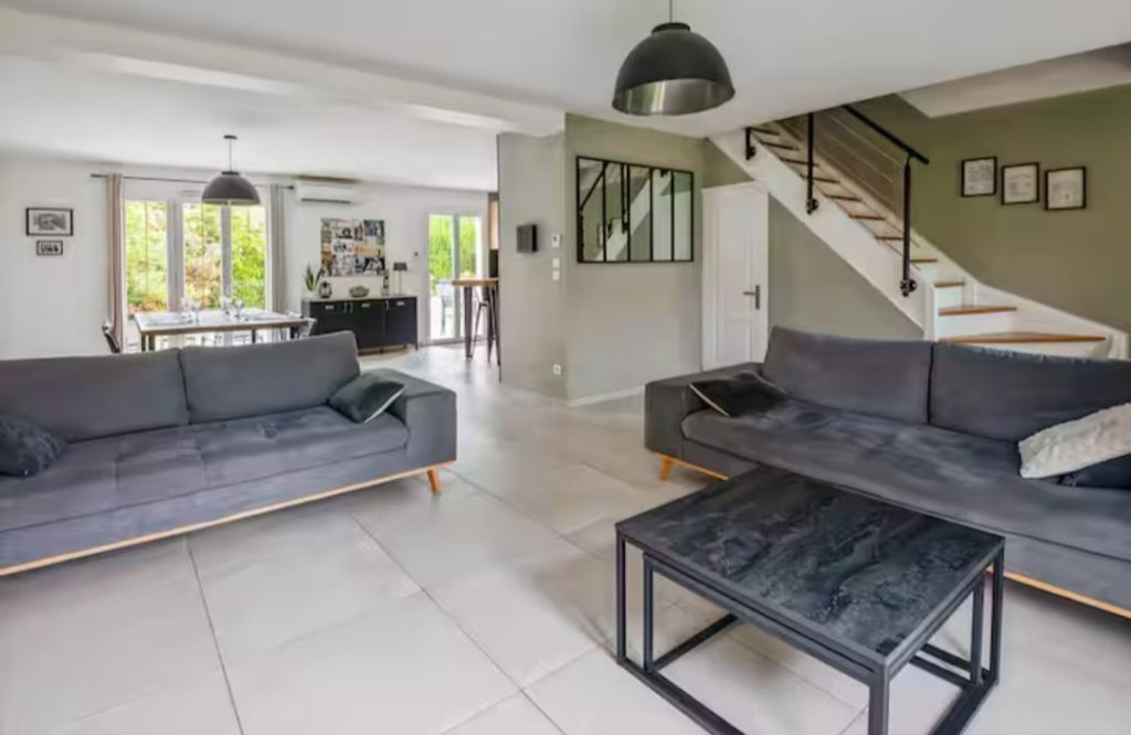 MAISON TRADITIONNELLE - LE PLESSIS FEU AUSSOUX - 158 m2 - VENDU