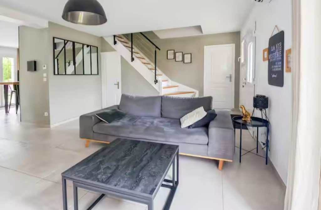 MAISON TRADITIONNELLE - LE PLESSIS FEU AUSSOUX - 158 m2 - VENDU