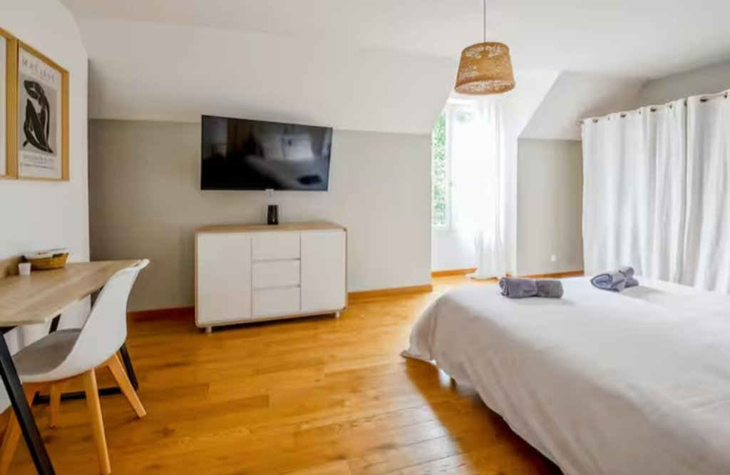 MAISON TRADITIONNELLE - LE PLESSIS FEU AUSSOUX - 158 m2 - VENDU