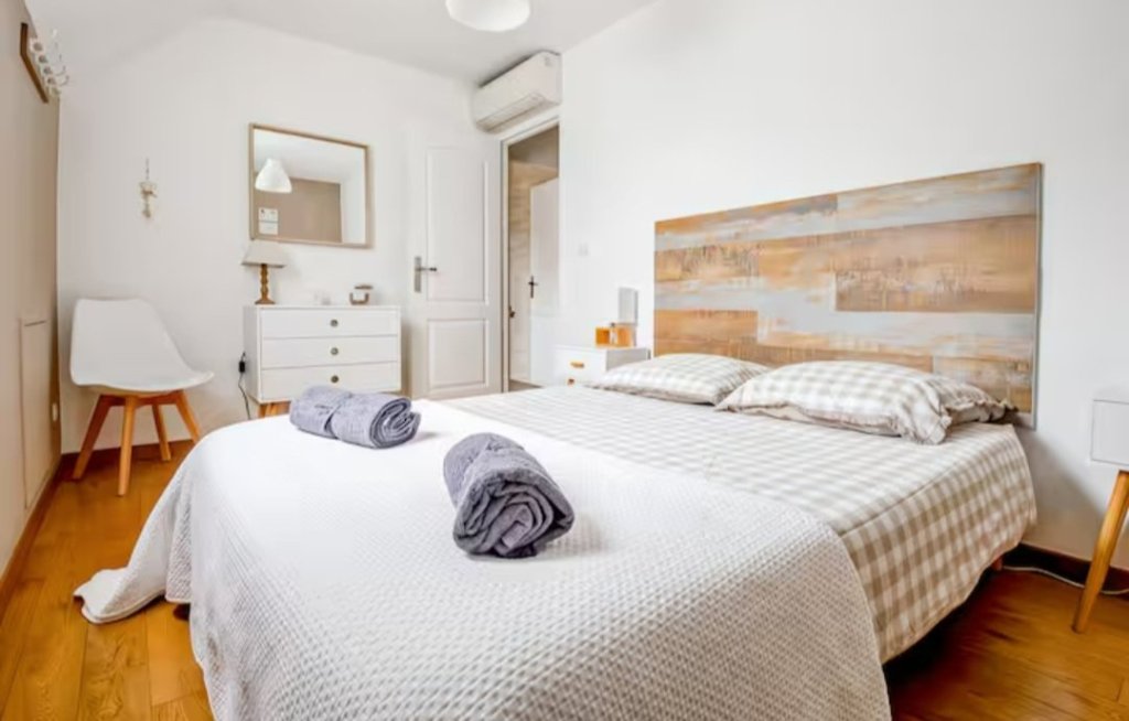 MAISON TRADITIONNELLE - LE PLESSIS FEU AUSSOUX - 158 m2 - VENDU