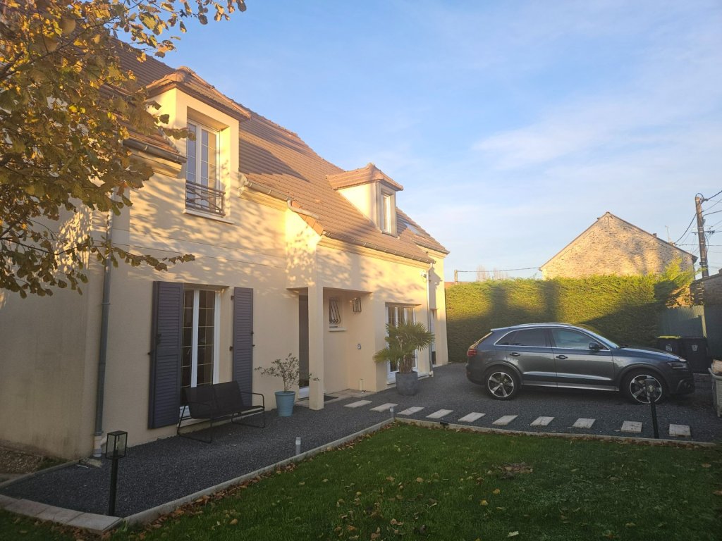 MAISON TRADITIONNELLE - LE PLESSIS FEU AUSSOUX - 158 m2 - VENDU