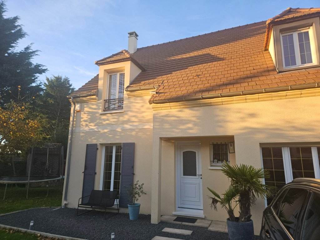 MAISON TRADITIONNELLE - LE PLESSIS FEU AUSSOUX - 158 m2 - VENDU