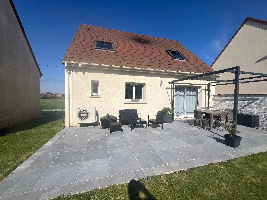 Maison 4 chambres (107 m�) Le Plessis-Feu-Aussoux, terrain 579 m�, lumineuse, RDC chambre, PAC air/eau, 4 parkings, terrasse sud, fibre.