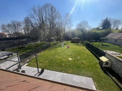 Maison 4 chambres (107 m²) Le Plessis-Feu-Aussoux, terrain 579 m², lumineuse, RDC chambre, PAC air/eau, 4 parkings, terrasse sud, fibre.