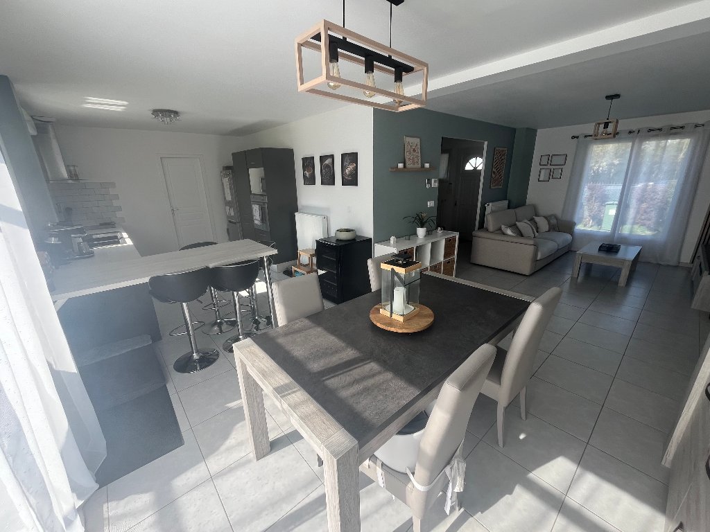 Maison 4 chambres (107 m�) Le Plessis-Feu-Aussoux, terrain 579 m�, lumineuse, RDC chambre, PAC air/eau, 4 parkings, terrasse sud, fibre.