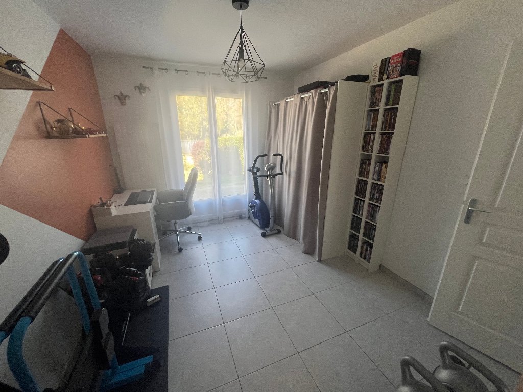 Maison 4 chambres (107 m�) Le Plessis-Feu-Aussoux, terrain 579 m�, lumineuse, RDC chambre, PAC air/eau, 4 parkings, terrasse sud, fibre.