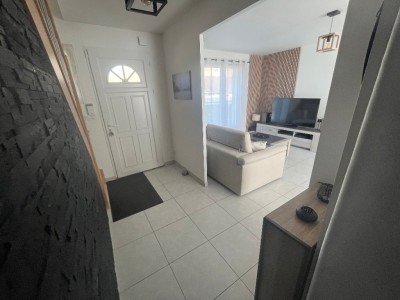 Maison 4 chambres (107 m²) Le Plessis-Feu-Aussoux, terrain 579 m², lumineuse, RDC chambre, PAC air/eau, 4 parkings, terrasse sud, fibre.