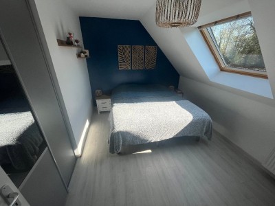 Maison 4 chambres (107 m²) Le Plessis-Feu-Aussoux, terrain 579 m², lumineuse, RDC chambre, PAC air/eau, 4 parkings, terrasse sud, fibre.