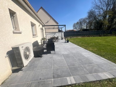 Maison 4 chambres (107 m²) Le Plessis-Feu-Aussoux, terrain 579 m², lumineuse, RDC chambre, PAC air/eau, 4 parkings, terrasse sud, fibre.