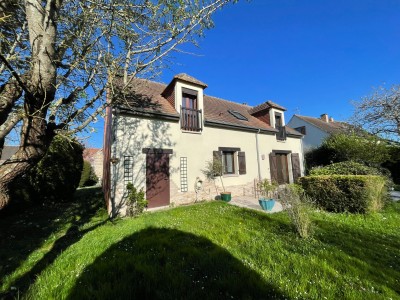 Maison traditionnelle A VENDRE - LUMIGNY NESLES ORMEAUX NESLES LA GILBERTE - 142 m2 - 299000€