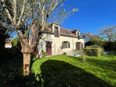Maison traditionnelle A VENDRE - LUMIGNY NESLES ORMEAUX NESLES LA GILBERTE - 142 m2 - 299000€
