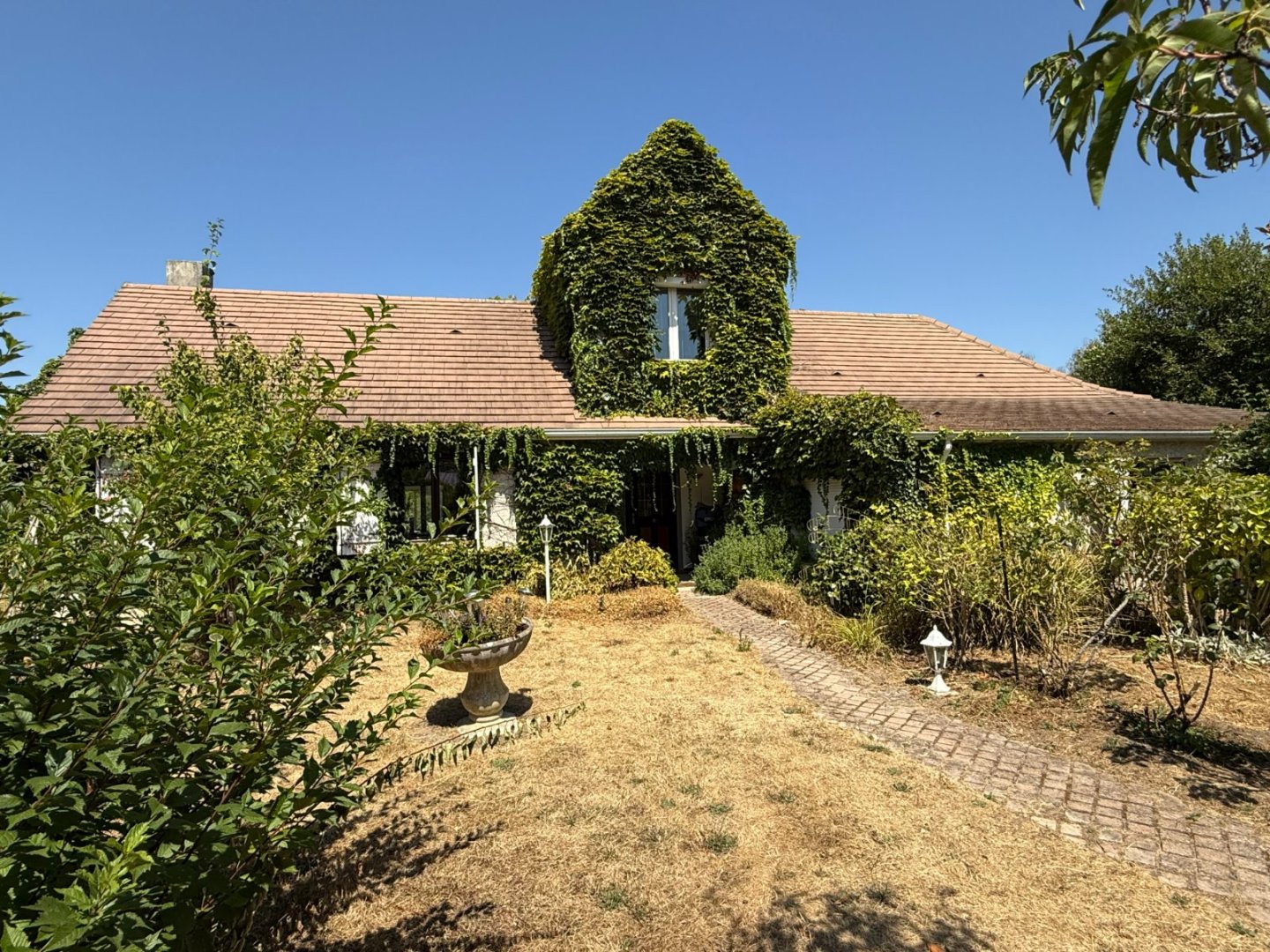 Maison indépendante A VENDRE - MARLES EN BRIE Centre du village - 207 m2 - 416 000 &euro;