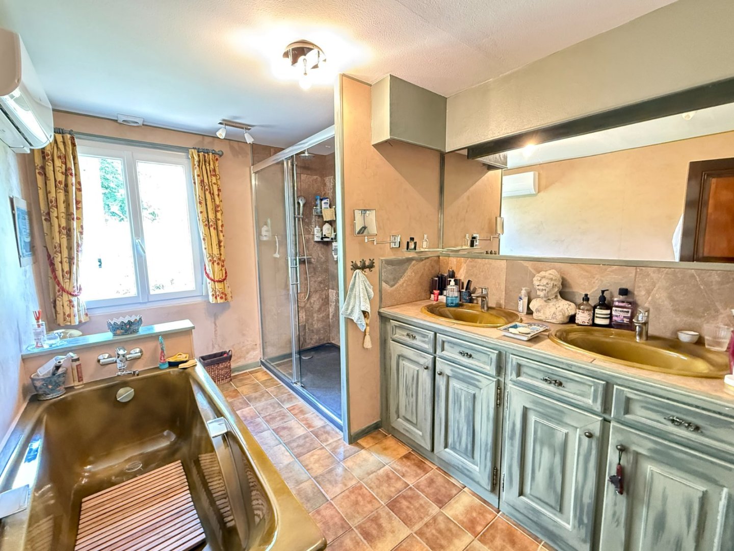Maison indépendante A VENDRE - MARLES EN BRIE Centre du village - 207 m2 - 416 000 &euro;