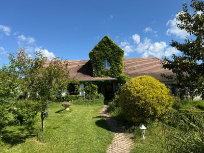 Maison indépendante A VENDRE - MARLES EN BRIE Centre du village - 207 m2 - 416 000 €