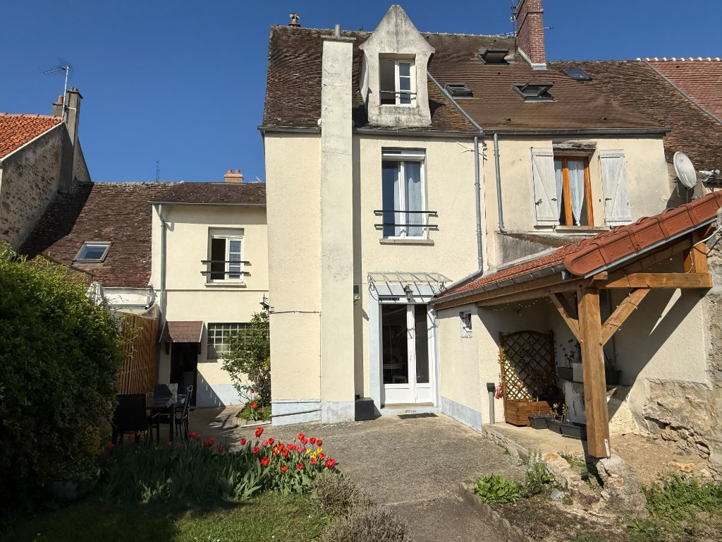 Maison Briarde Rurale - ROZAY EN BRIE Centre ville, commerces � pied - 136 m2 - VENDU