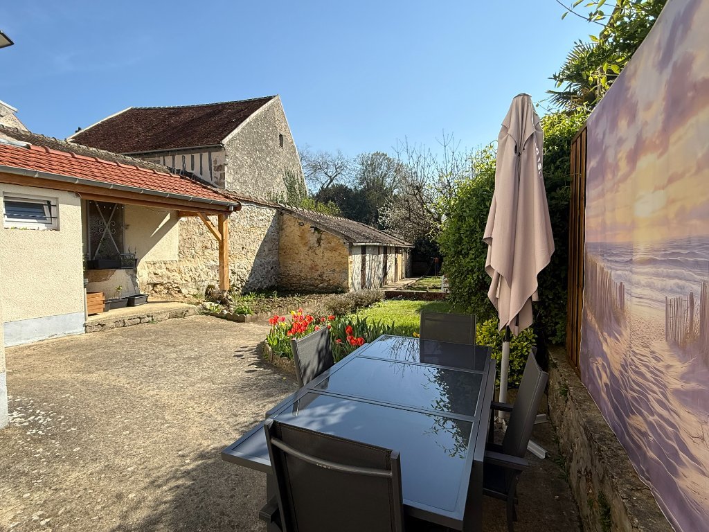 Maison Briarde Rurale - ROZAY EN BRIE Centre ville, commerces � pied - 136 m2 - VENDU