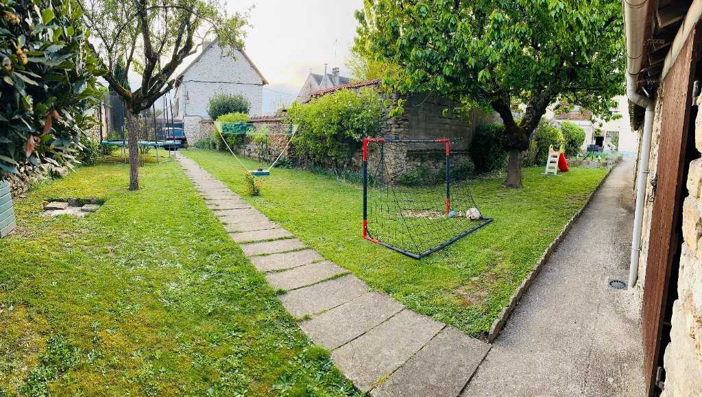 Maison Briarde Rurale - ROZAY EN BRIE Centre ville, commerces � pied - 136 m2 - VENDU