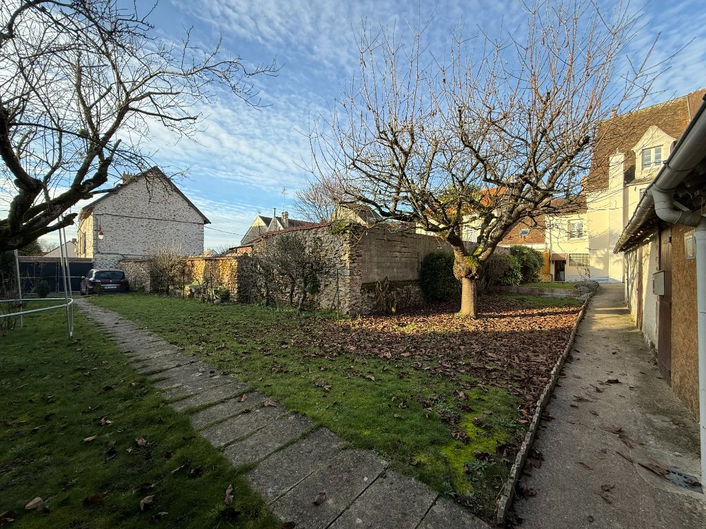 Maison Briarde Rurale - ROZAY EN BRIE Centre ville, commerces � pied - 136 m2 - VENDU