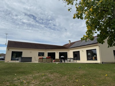 Maison PLAIN PIED traditionnelle de 2014 A VENDRE - ROZAY EN BRIE - 190 m2 - 550000€