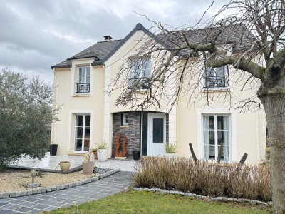 MAISON TRADITIONNELLE A VENDRE - ROZAY EN BRIE - 150 m2 - 429�000�&euro;