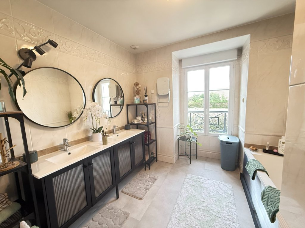 MAISON TRADITIONNELLE A VENDRE - ROZAY EN BRIE - 150 m2 - 429�000�&euro;