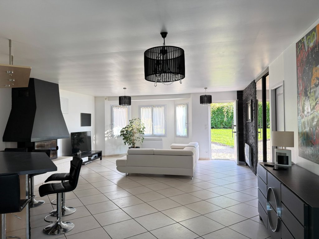 maison traditionnelle de Plain Pied + piscine A VENDRE - ROZAY EN BRIE - 262.29 m2 - 470�000�&euro;