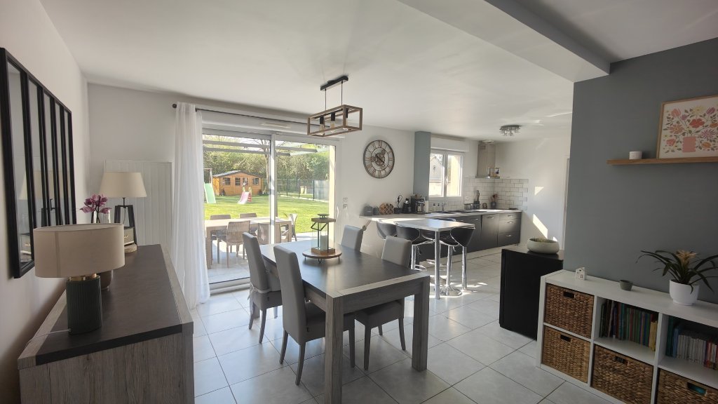 Maison 4 chambres (107 m²) Le Plessis-Feu-Aussoux, terrain 579 m², lumineuse, RDC chambre, PAC air/eau, 4 parkings, terrasse sud, fibre.