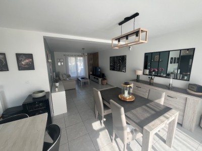 Maison 4 chambres (107 m²) Le Plessis-Feu-Aussoux, terrain 579 m², lumineuse, RDC chambre, PAC air/eau, 4 parkings, terrasse sud, fibre.
