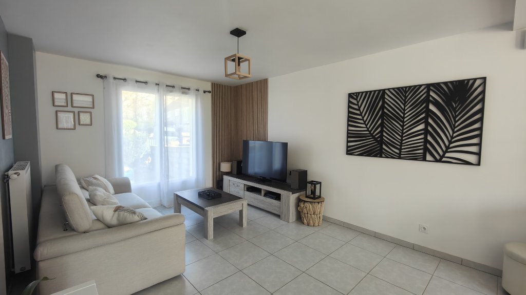 Maison 4 chambres (107 m²) Le Plessis-Feu-Aussoux, terrain 579 m², lumineuse, RDC chambre, PAC air/eau, 4 parkings, terrasse sud, fibre.