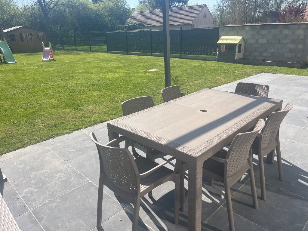 Maison 4 chambres (107 m²) Le Plessis-Feu-Aussoux, terrain 579 m², lumineuse, RDC chambre, PAC air/eau, 4 parkings, terrasse sud, fibre.